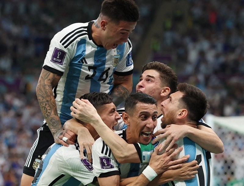 hasil timnas argentina vs meksiko di piala dunia 2022 menang 2 0 lionel messi cs jaga asa lolos ke 16 besar HuGtG9fhta